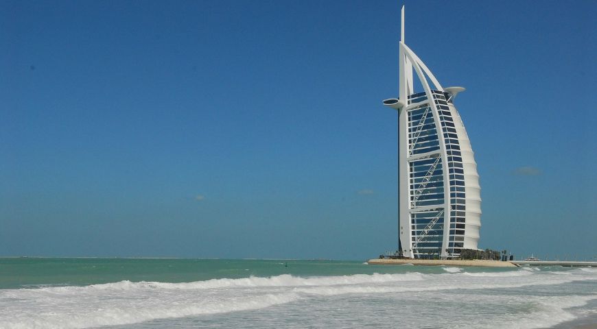 virtual femenino adyacente El Burj Al Arab, la Vela de DUBAI - Vacaciones en Asia